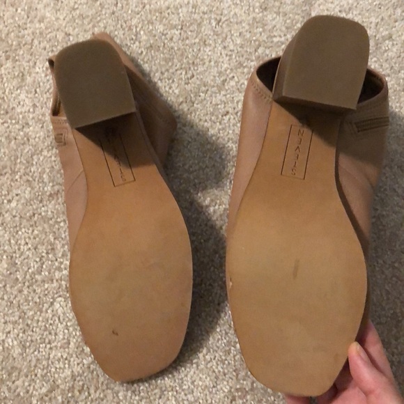 Steve by Steve Madden Seigi Leather Block Heel - Picture 6 of 6